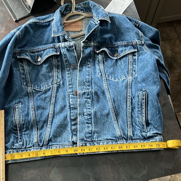 Size large Levi’s denim jacket, Excellent condition. Clean smoke free. - Picture 9 of 13